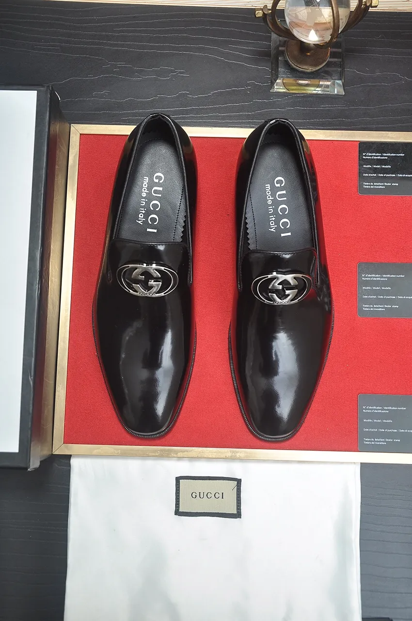 Men's shoes💰500💶Italy's top luxury men's shoe giant (GUCCI) (Gucci) (full cowhide lining) new arrival🍃Original European style🔰 Pleasant to the eye😍In order to make the shoes more durable and non-deformable🌀The production continues to follow traditional methods but there is still no lack of innovation💪Choose original sheepskin for the leather♻️ Smooth and natural And extra bright ⭐Made of imported cowhide, the first choice of rich people 38-45 (45 customized)